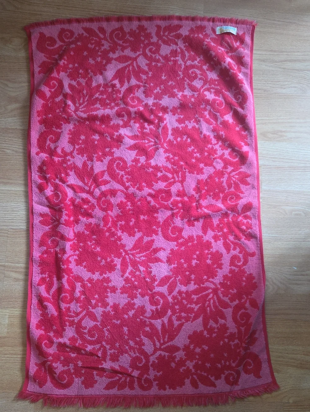 Vintage 1970's Springmaid Pink Jacquard Bath Towel
